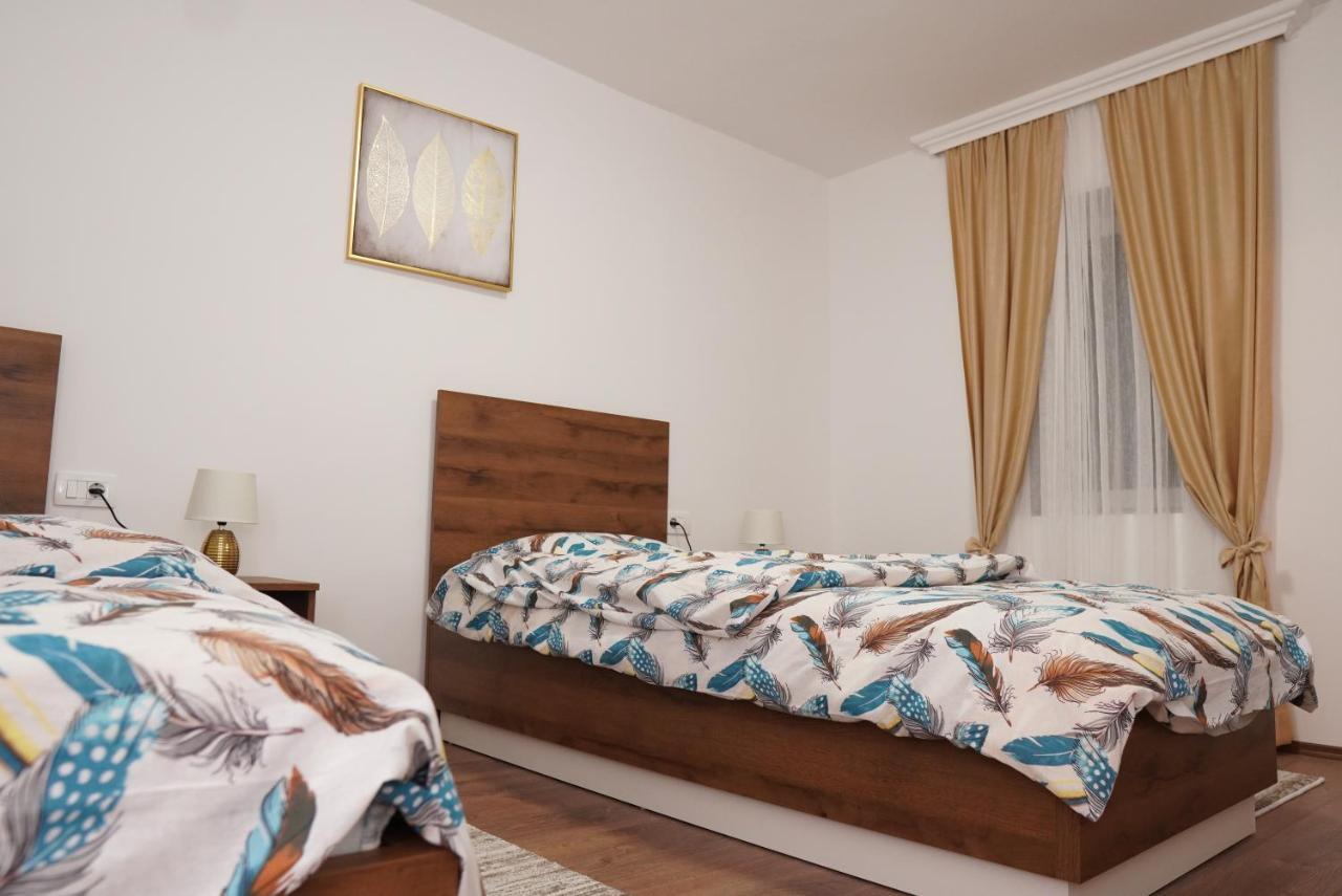Apartments Manitovac M Nikšić Esterno foto