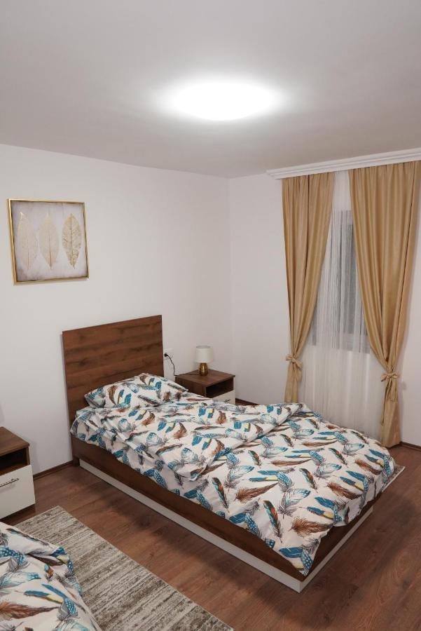 Apartments Manitovac M Nikšić Esterno foto