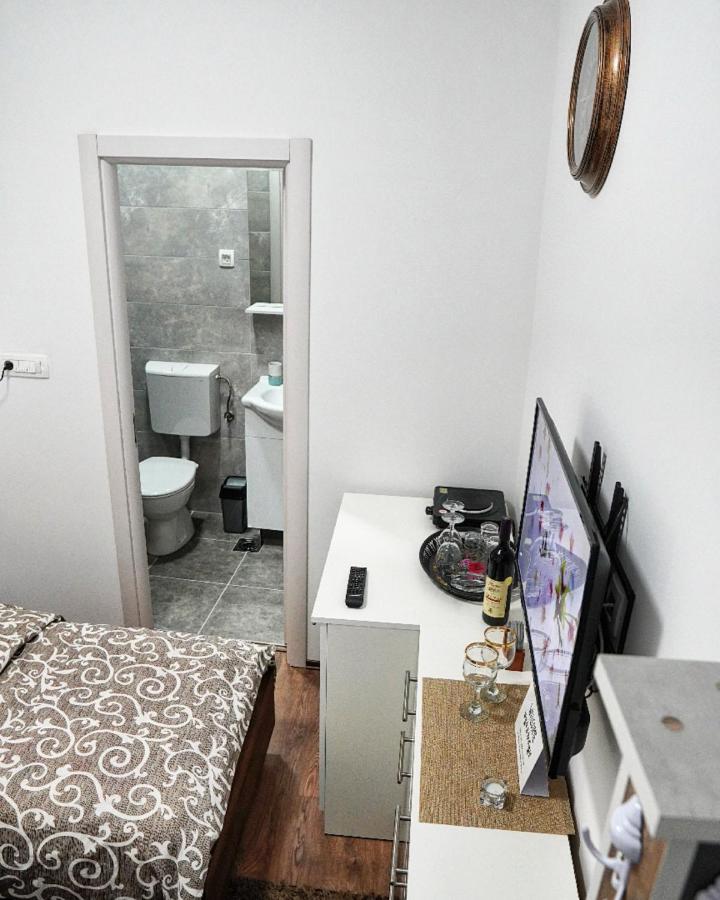 Apartments Manitovac M Nikšić Esterno foto