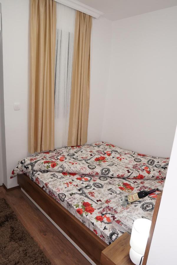 Apartments Manitovac M Nikšić Esterno foto